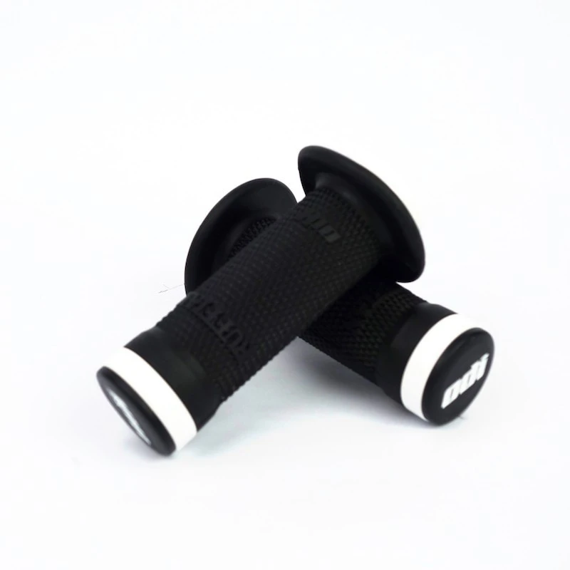 POIGNEES ODI BMX RUFFIAN FLANGE LOCK ON 100 MM WHITE 3 POIGNEES ODI BMX RUFFIAN FLANGE LOCK ON 100 MM WHITE